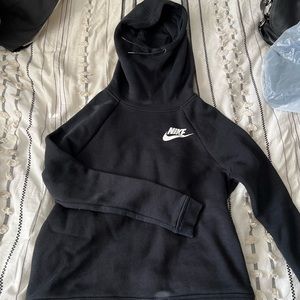 Nike sweater size Small